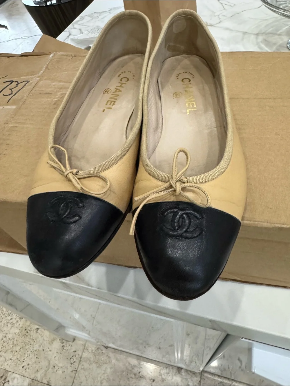 CHANEL Beige and Black Cap-Toe Leather Ballet Flats 38 1/2